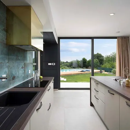 Leccino Villa *