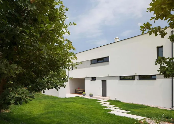 Vila Leccino